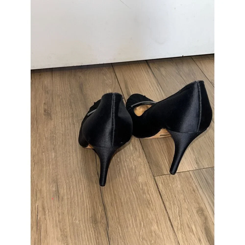 Badgley Mischka Black Satin Slip On High Heel Almond Toe Women's Pumps Size 7.5